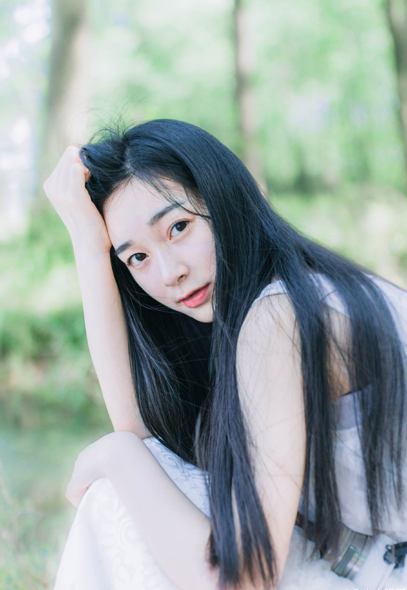 “之前那个想要抱我的人是怎么回事？”夜鹰冷漠的眸光扫过众人，冷然道：“他活着，为什么没人死？”